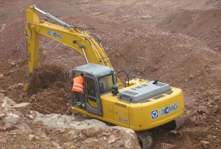 EXCAVADORA POR ORUGAS XCMG XE215C Mercado Vial Argentina